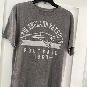 NFL Team Apparel New England Patriots T Shirt Mens M Gray